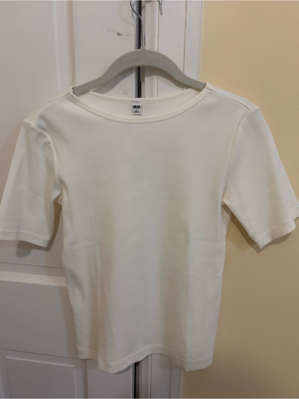 Uniqlo off-white ribbed boat neck top NWT